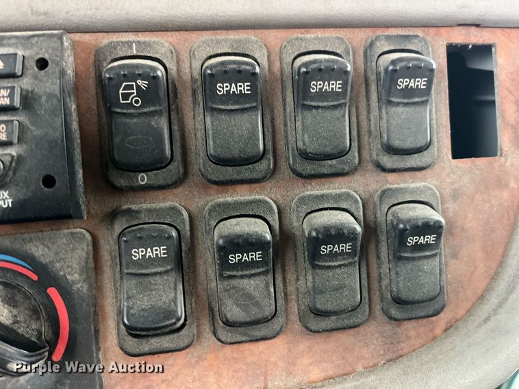 image for item DP2146 2009 Peterbilt 386  semi truck