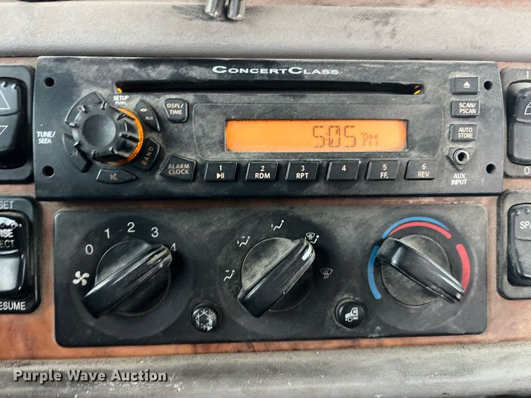 image for item DP2146 2009 Peterbilt 386  semi truck