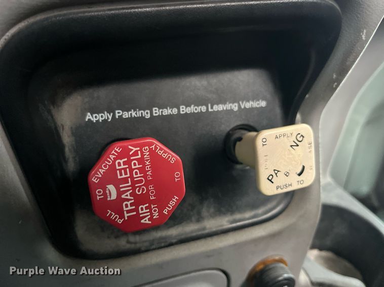 image for item DP2146 2009 Peterbilt 386  semi truck