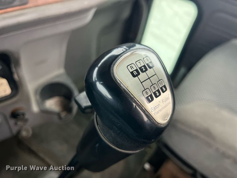 image for item DP2146 2009 Peterbilt 386  semi truck