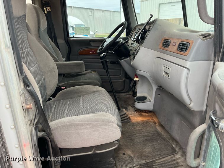 image for item DP2146 2009 Peterbilt 386  semi truck