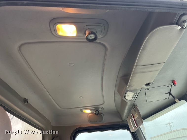 image for item DP2146 2009 Peterbilt 386  semi truck