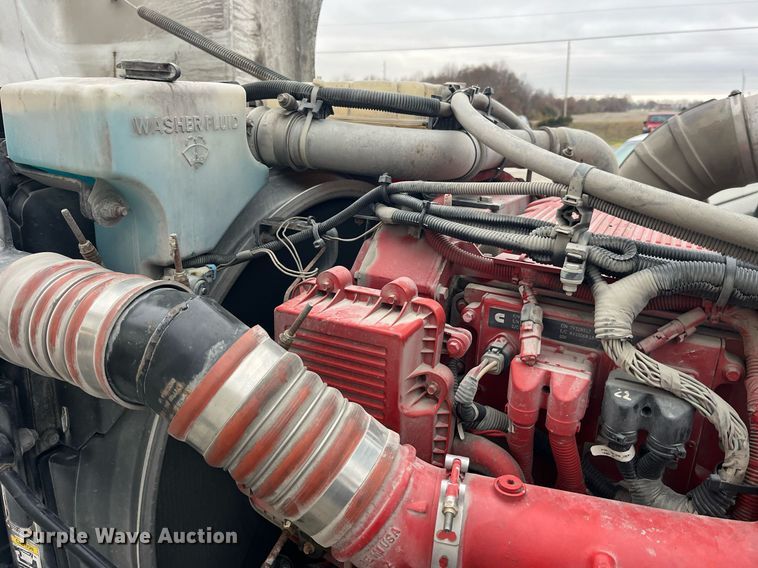 image for item DP2146 2009 Peterbilt 386  semi truck