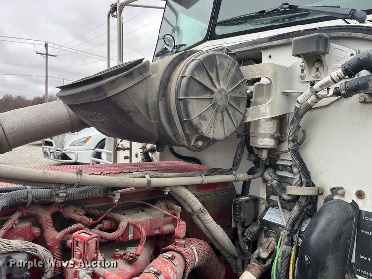 image for item DP2146 2009 Peterbilt 386  semi truck