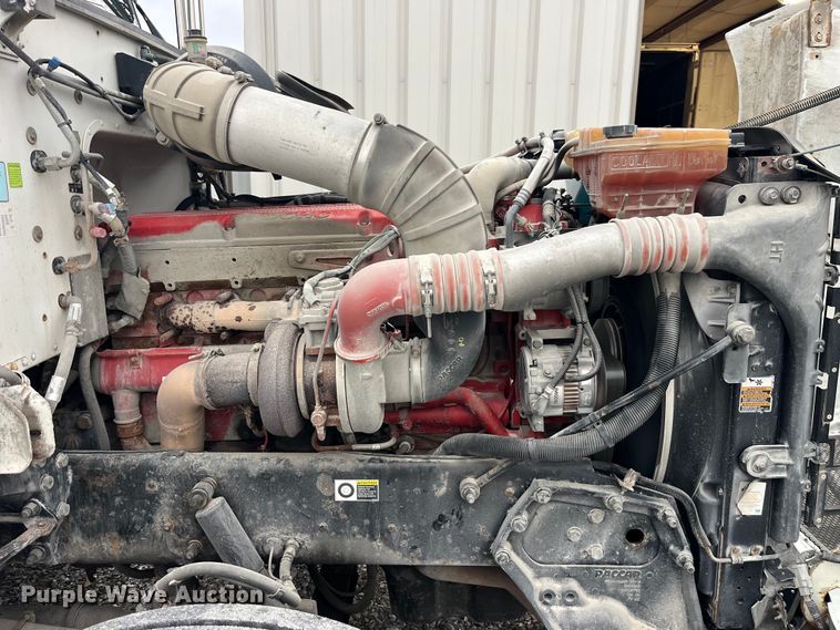 image for item DP2146 2009 Peterbilt 386  semi truck