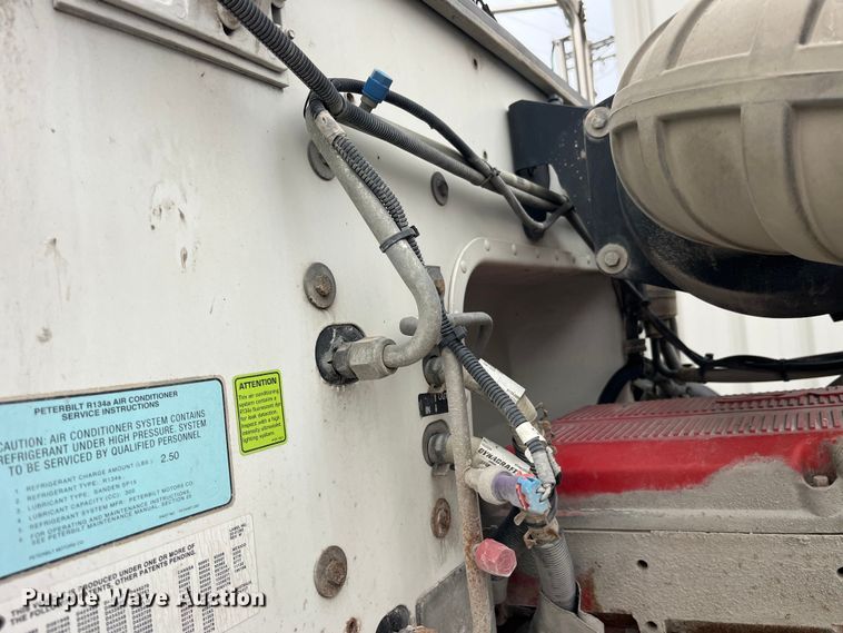 image for item DP2146 2009 Peterbilt 386  semi truck