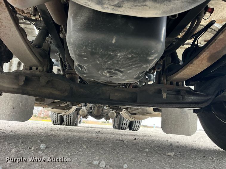 image for item DP2146 2009 Peterbilt 386  semi truck