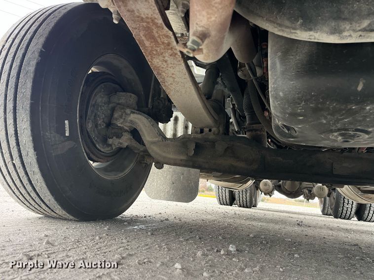 image for item DP2146 2009 Peterbilt 386  semi truck