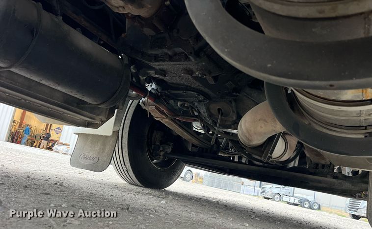 image for item DP2146 2009 Peterbilt 386  semi truck