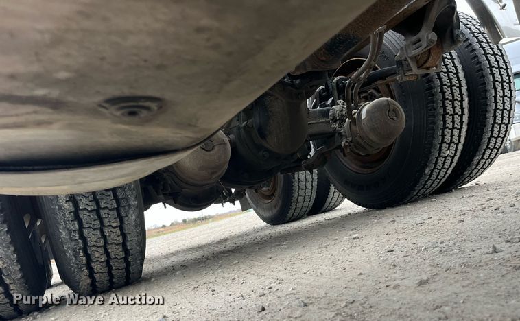 image for item DP2146 2009 Peterbilt 386  semi truck