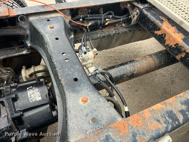 image for item DP2146 2009 Peterbilt 386  semi truck