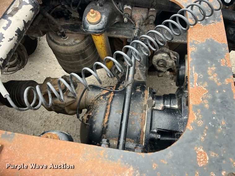 image for item DP2146 2009 Peterbilt 386  semi truck