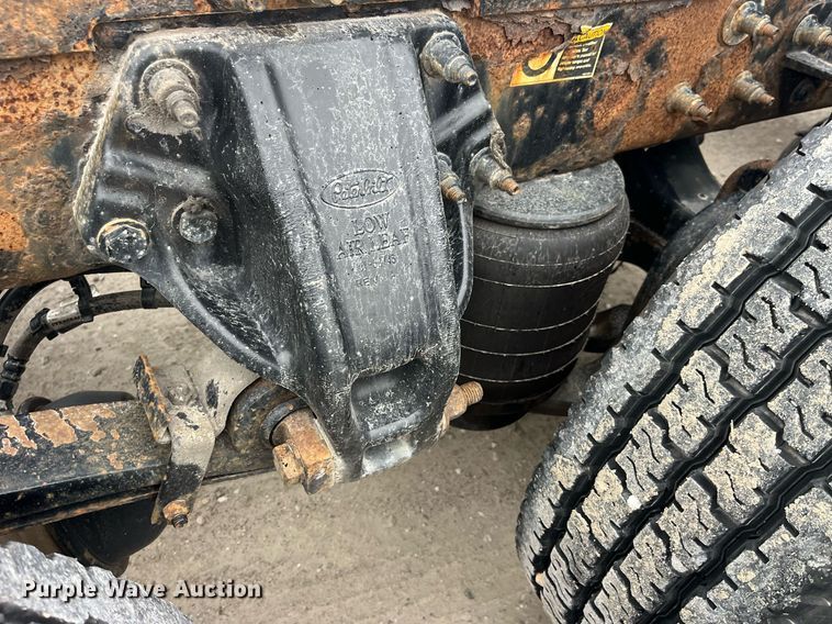 image for item DP2146 2009 Peterbilt 386  semi truck