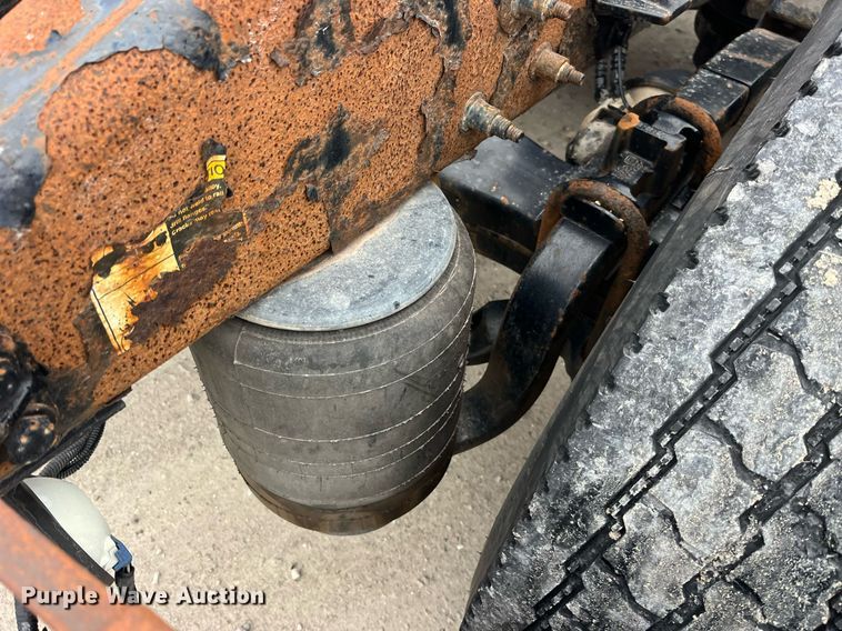 image for item DP2146 2009 Peterbilt 386  semi truck