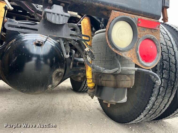 image for item DP2146 2009 Peterbilt 386  semi truck