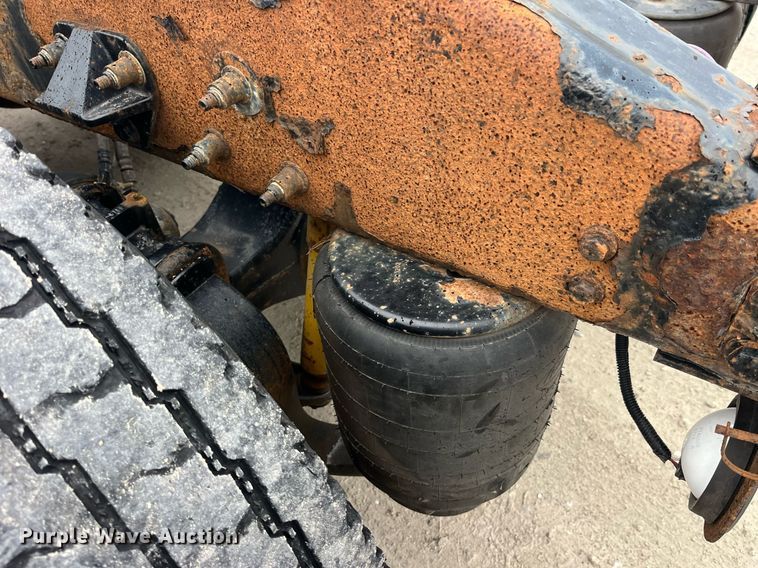 image for item DP2146 2009 Peterbilt 386  semi truck