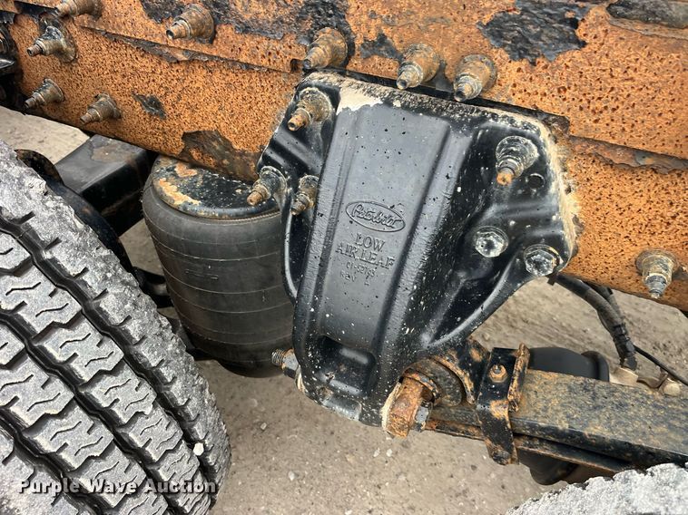 image for item DP2146 2009 Peterbilt 386  semi truck