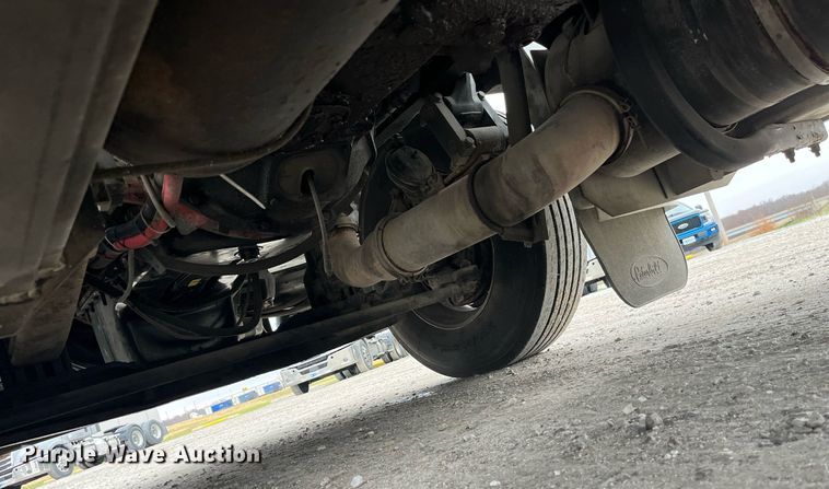 image for item DP2146 2009 Peterbilt 386  semi truck