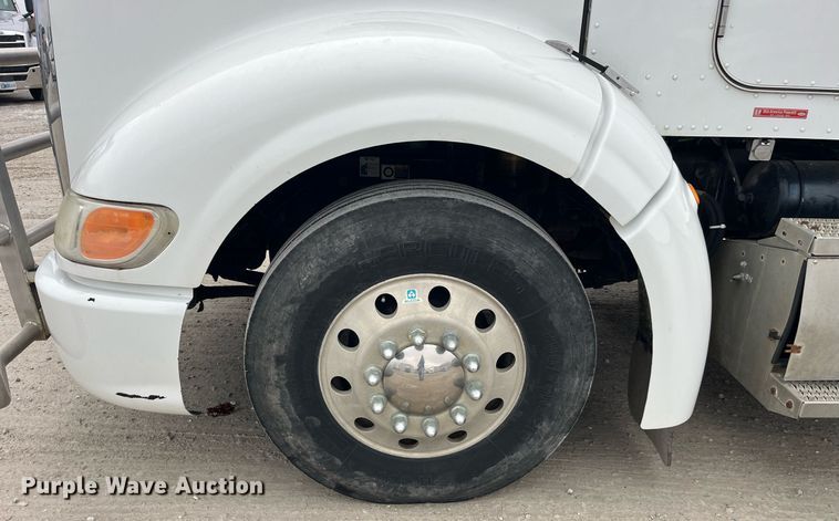 image for item DP2146 2009 Peterbilt 386  semi truck