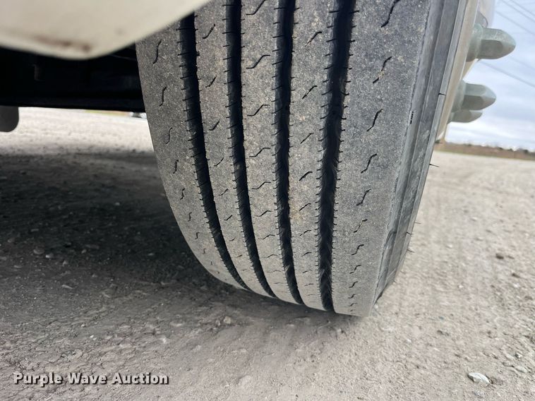 image for item DP2146 2009 Peterbilt 386  semi truck