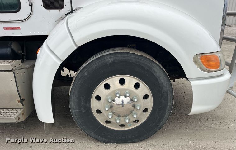 image for item DP2146 2009 Peterbilt 386  semi truck