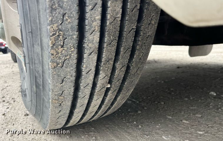 image for item DP2146 2009 Peterbilt 386  semi truck