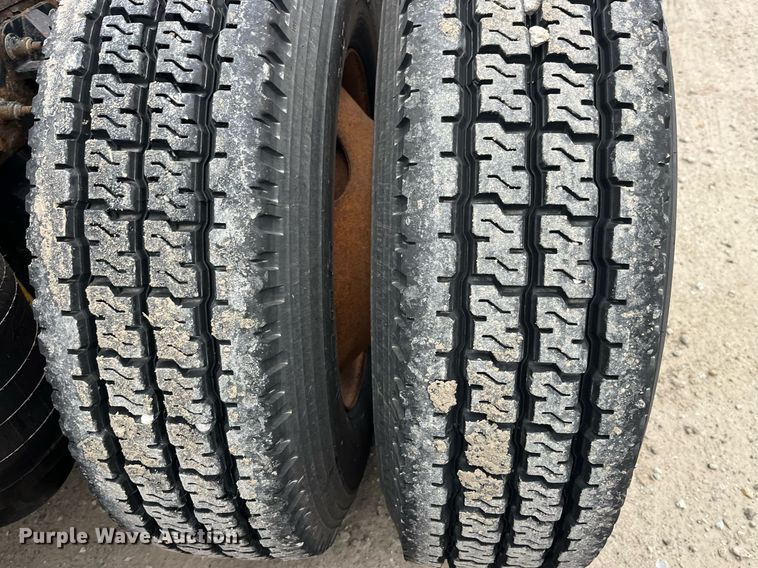 image for item DP2146 2009 Peterbilt 386  semi truck