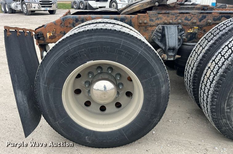 image for item DP2146 2009 Peterbilt 386  semi truck