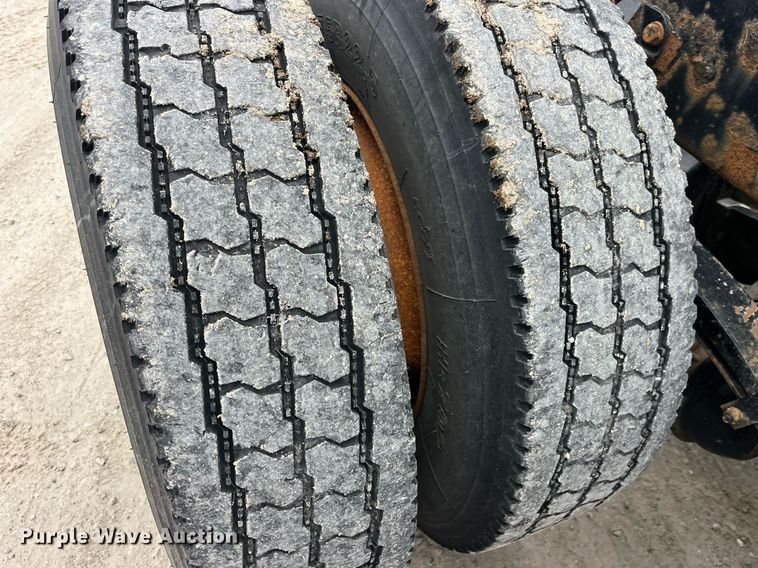 image for item DP2146 2009 Peterbilt 386  semi truck