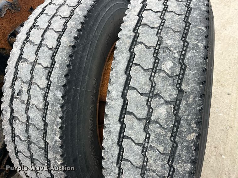 image for item DP2146 2009 Peterbilt 386  semi truck