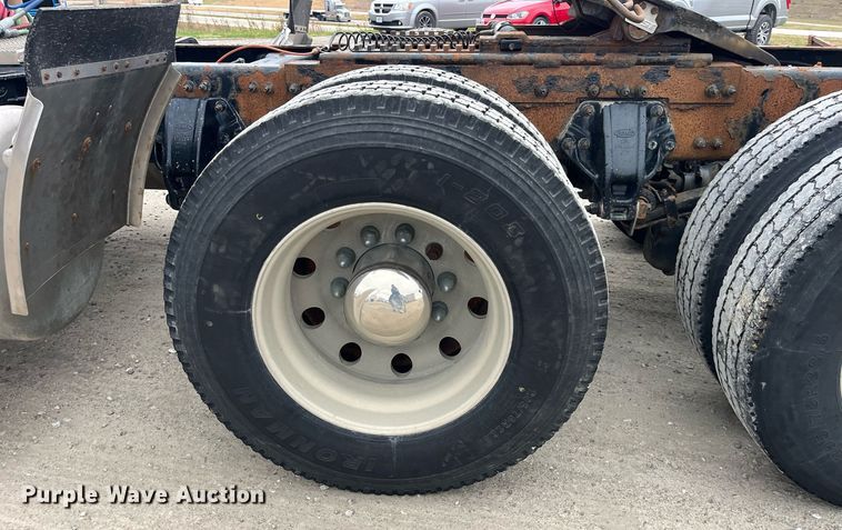 image for item DP2146 2009 Peterbilt 386  semi truck