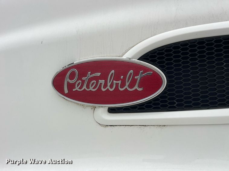 image for item DP2146 2009 Peterbilt 386  semi truck