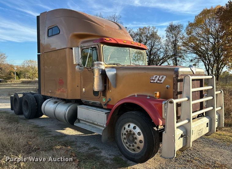 image for item DP3204 1999 International 9300  semi truck