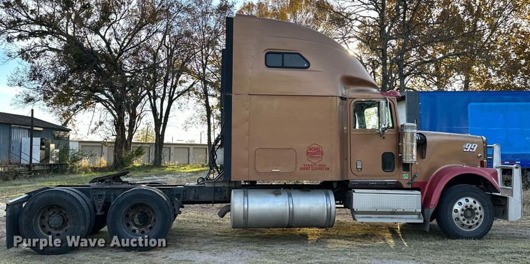 image for item DP3204 1999 International 9300  semi truck