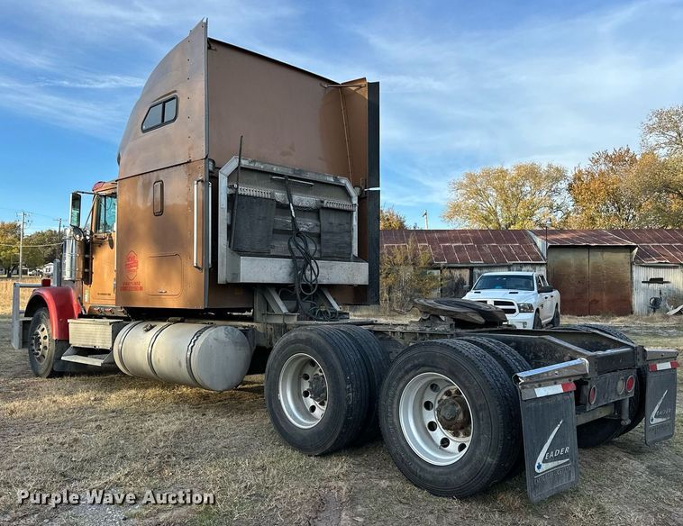 image for item DP3204 1999 International 9300  semi truck