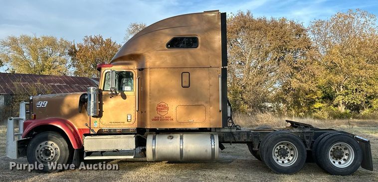 image for item DP3204 1999 International 9300  semi truck