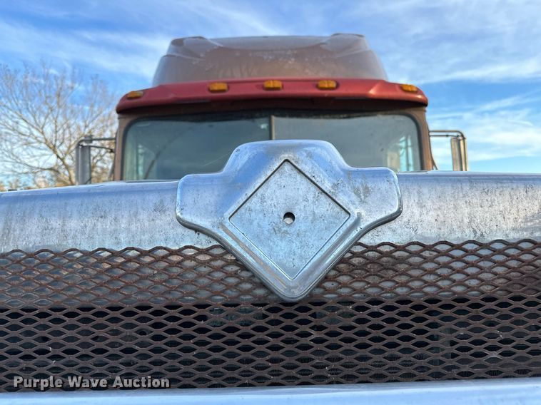 image for item DP3204 1999 International 9300  semi truck