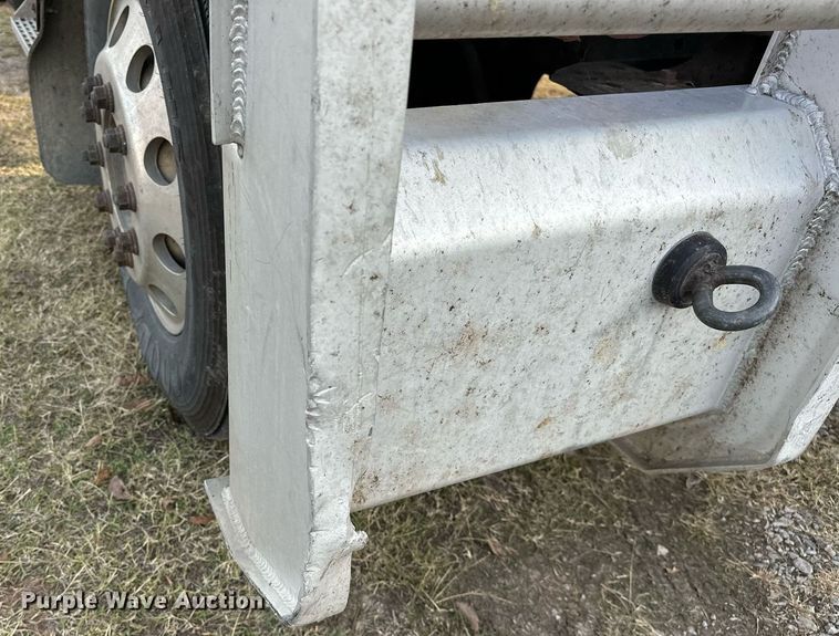 image for item DP3204 1999 International 9300  semi truck