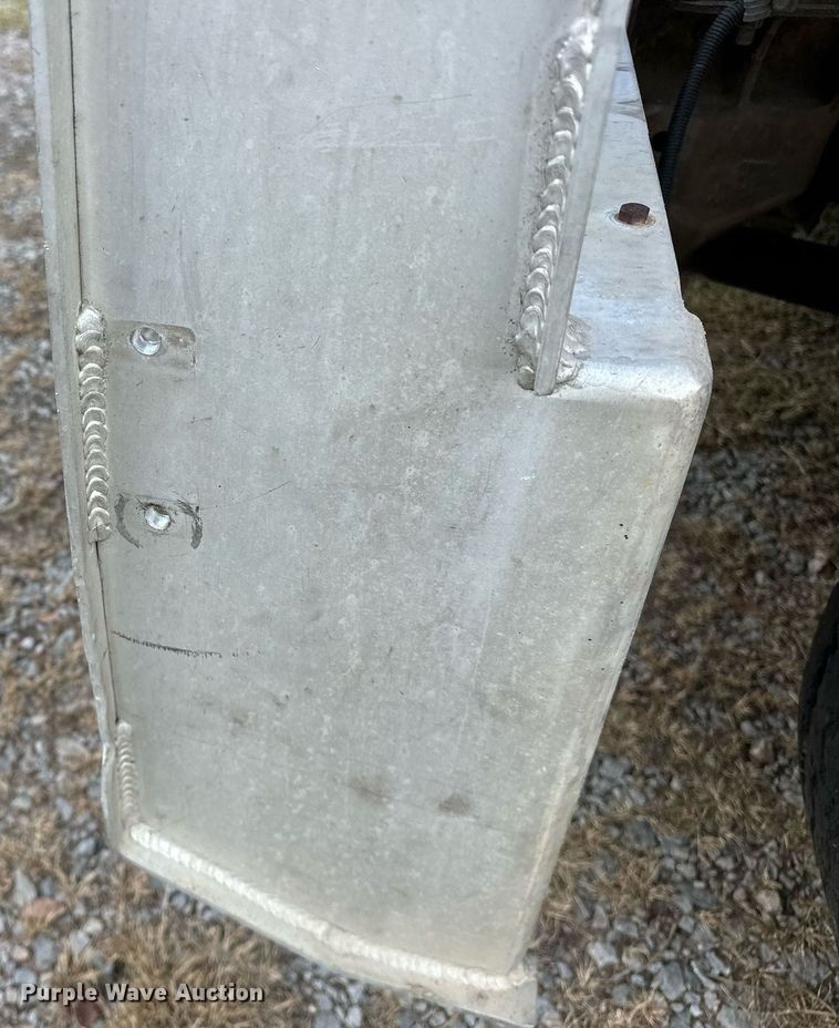 image for item DP3204 1999 International 9300  semi truck