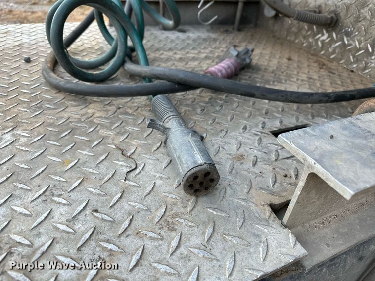 image for item DP3204 1999 International 9300  semi truck