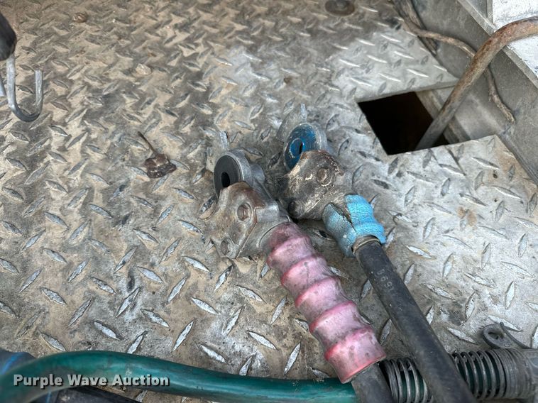 image for item DP3204 1999 International 9300  semi truck