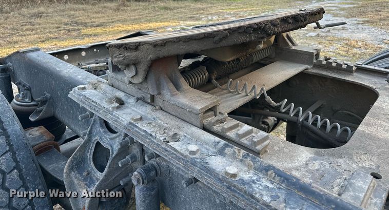 image for item DP3204 1999 International 9300  semi truck