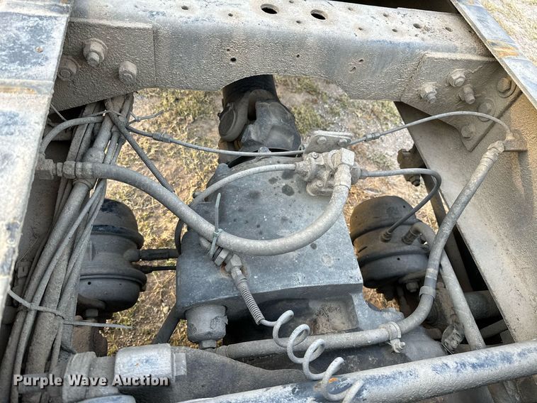 image for item DP3204 1999 International 9300  semi truck