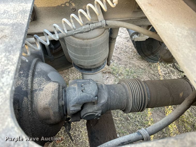 image for item DP3204 1999 International 9300  semi truck