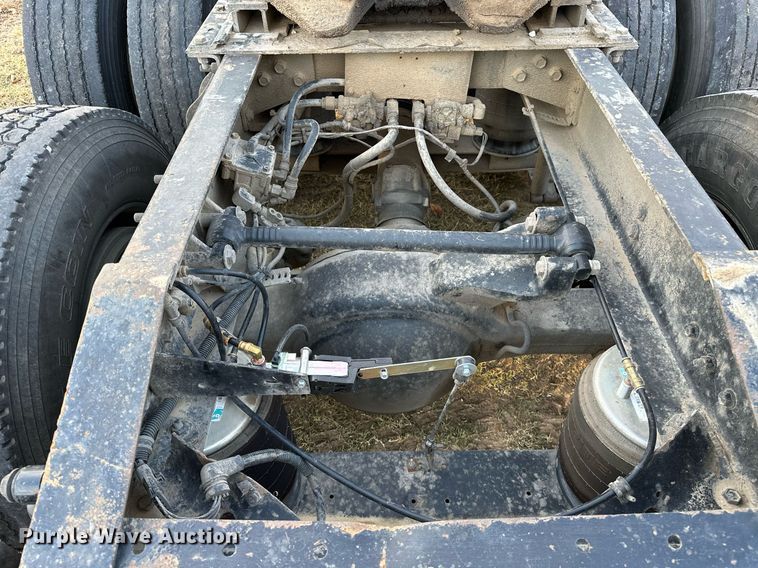 image for item DP3204 1999 International 9300  semi truck