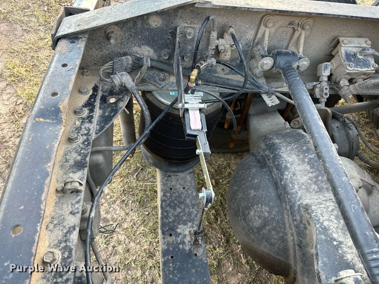 image for item DP3204 1999 International 9300  semi truck