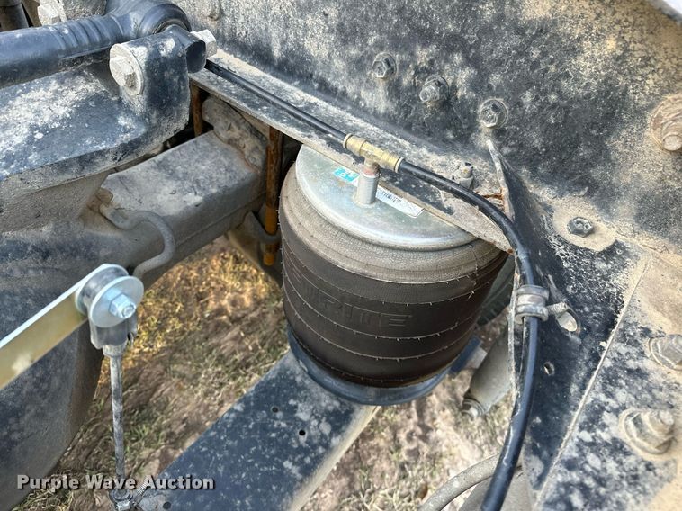 image for item DP3204 1999 International 9300  semi truck