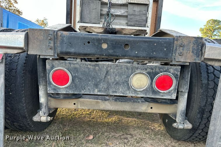 image for item DP3204 1999 International 9300  semi truck