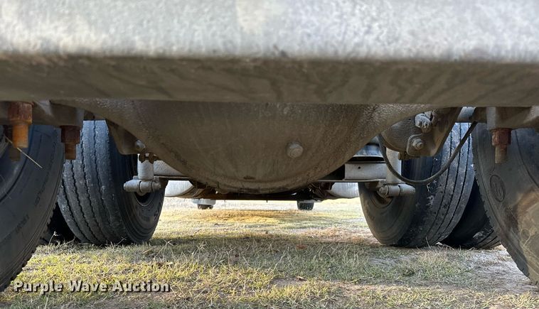 image for item DP3204 1999 International 9300  semi truck