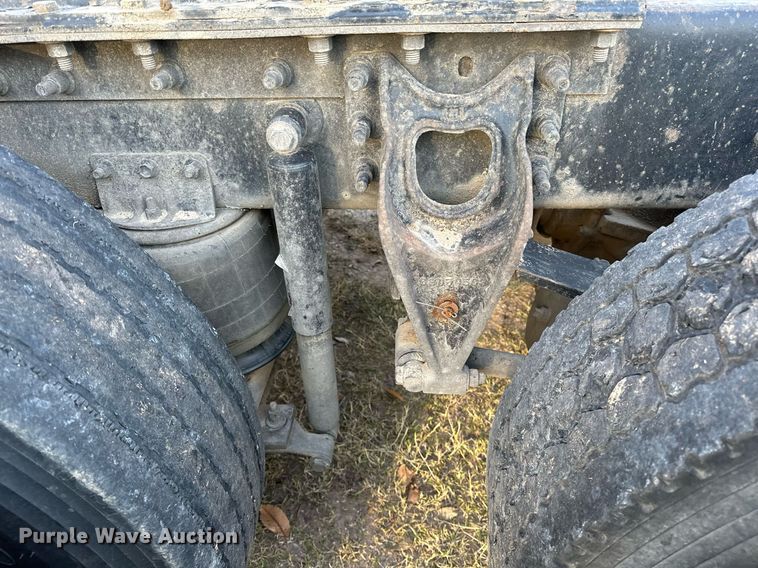 image for item DP3204 1999 International 9300  semi truck